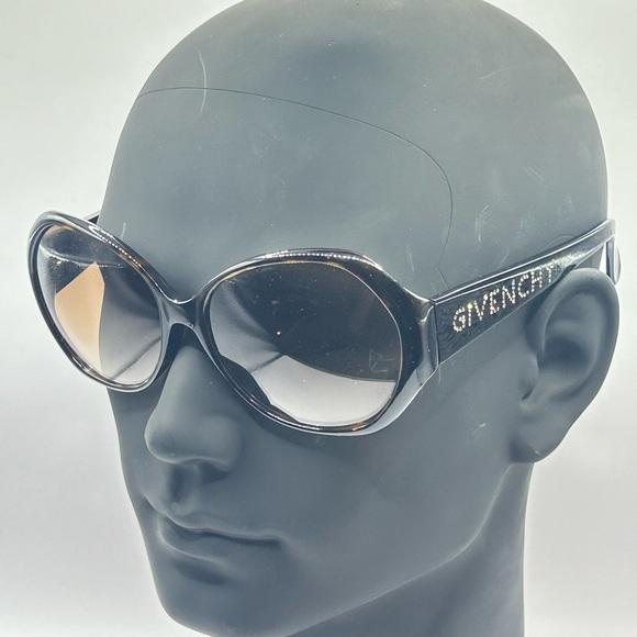 Givenchy Sunglasses SGV616S - Picture 9 of 9